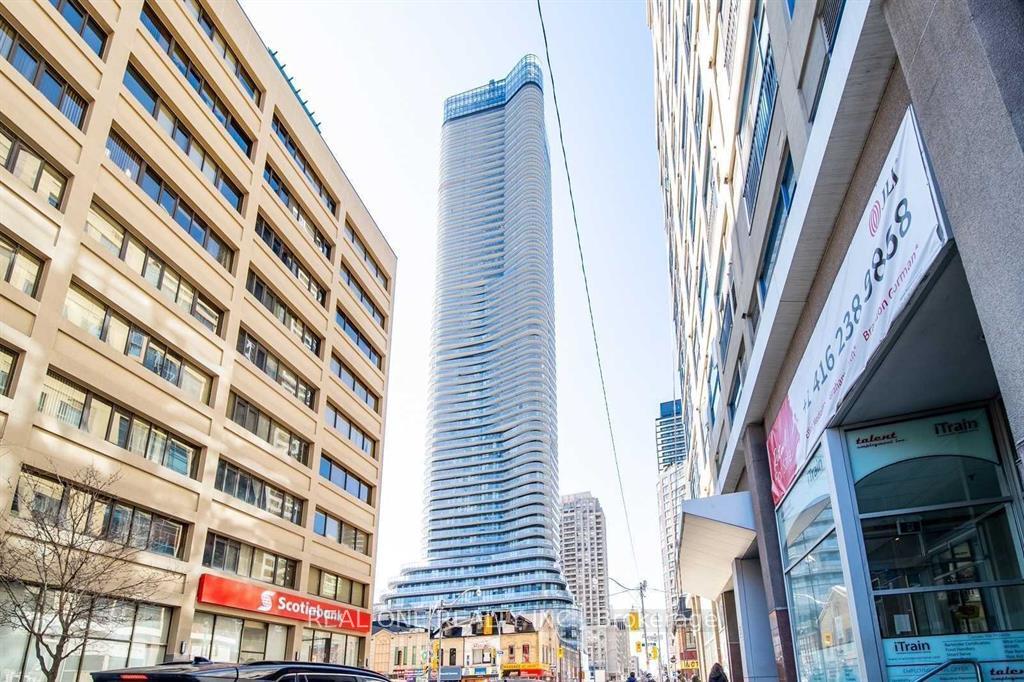 2 Bedrooms Condo at 11 Wellesley, Toronto For sale