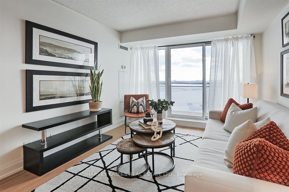 1070 Sheppard Avenue W 912
