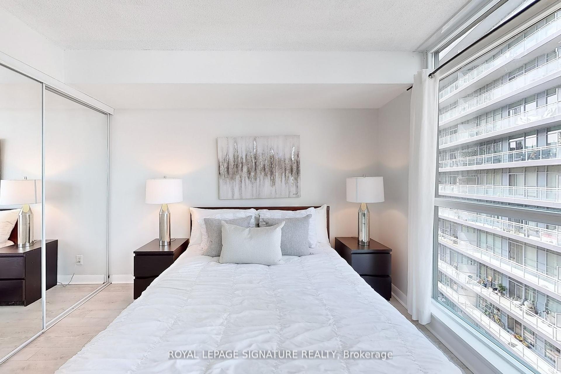 2 Bedrooms Condo at 600 Fleet, Toronto For sale