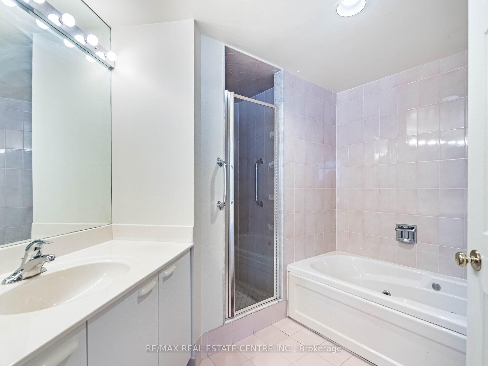 1 Bedroom Condo at 55 Elm, Mississauga For sale
