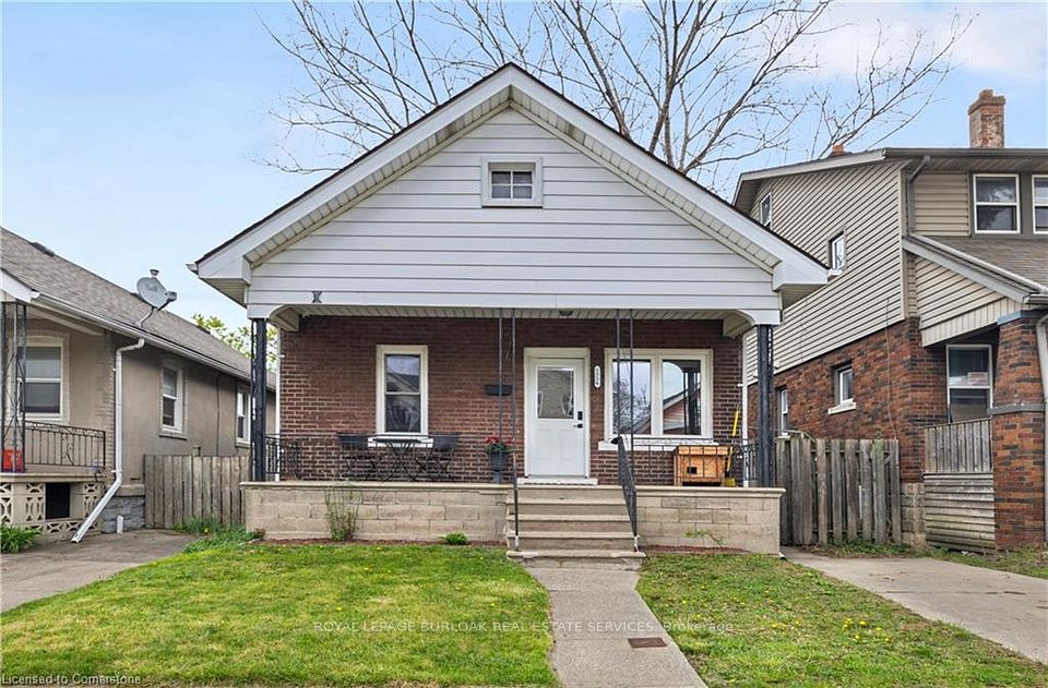 1526 Lillian