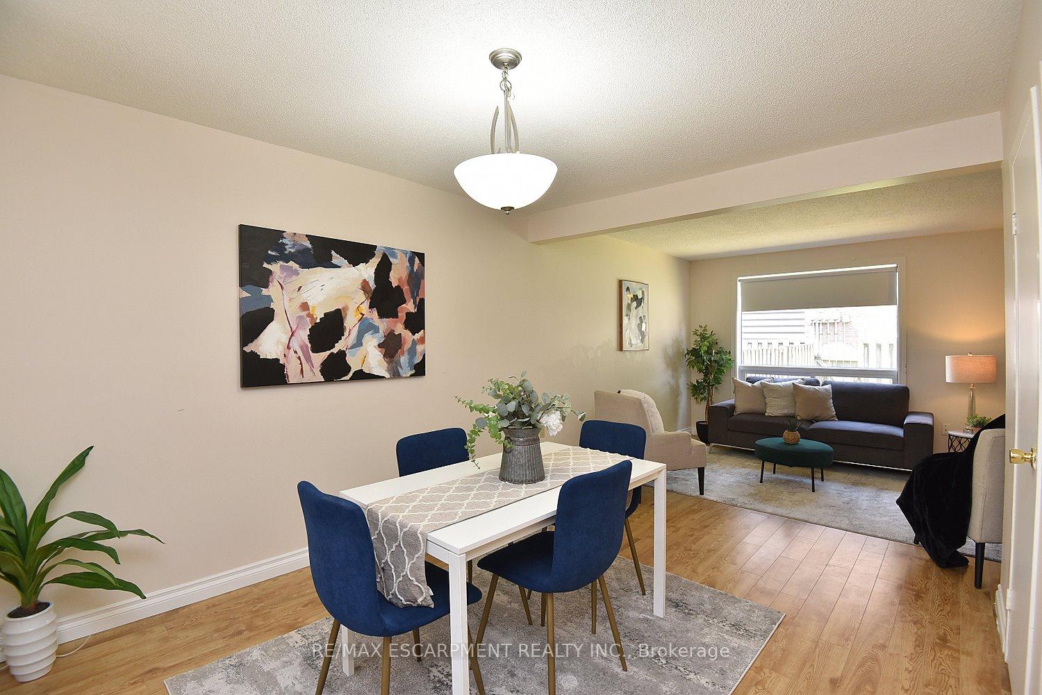 4 Bedrooms Condo at 250 Magnolia, Hamilton For sale