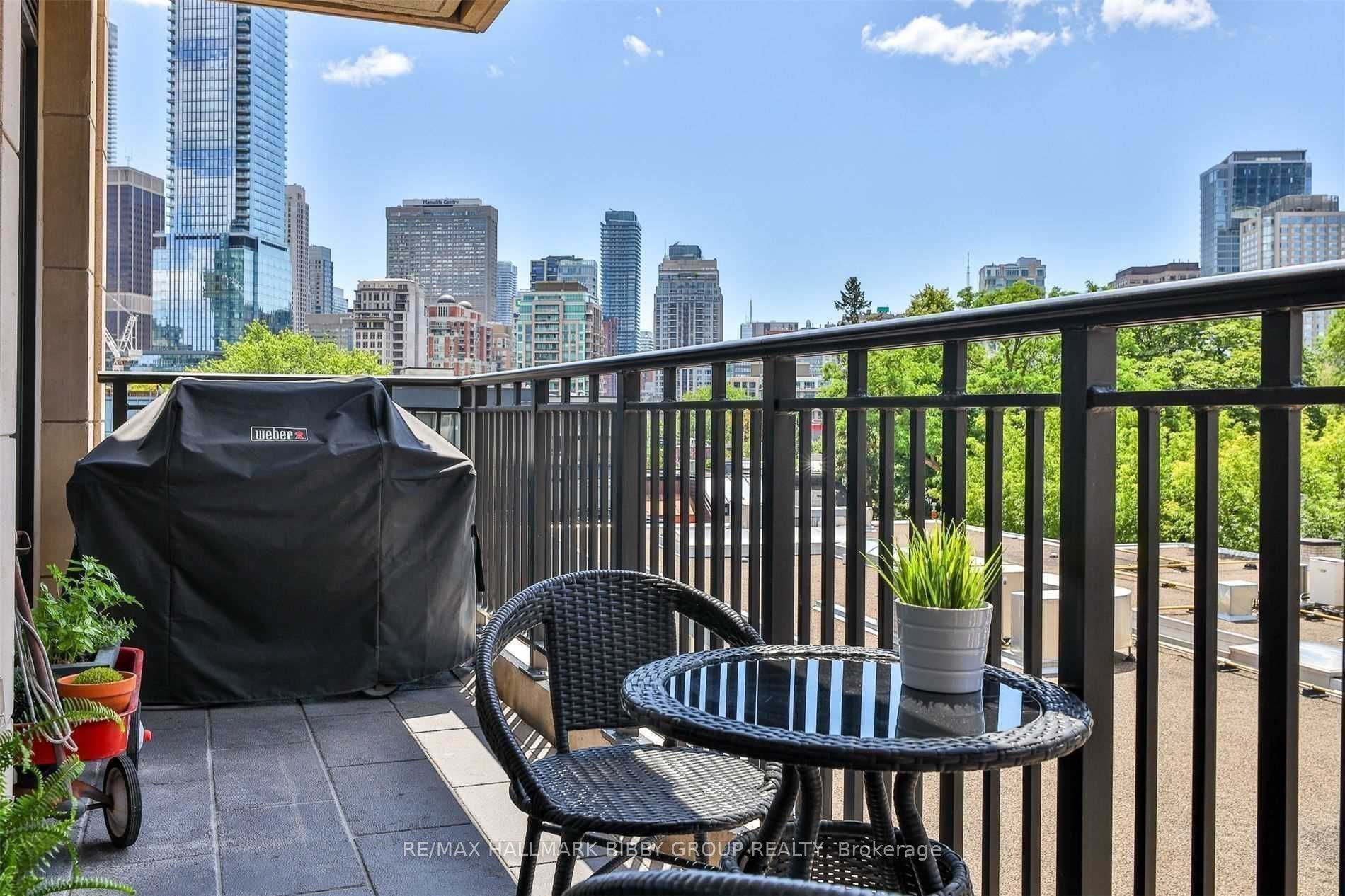 3 Bedrooms Condo at 181 Davenport,  Toronto For sale