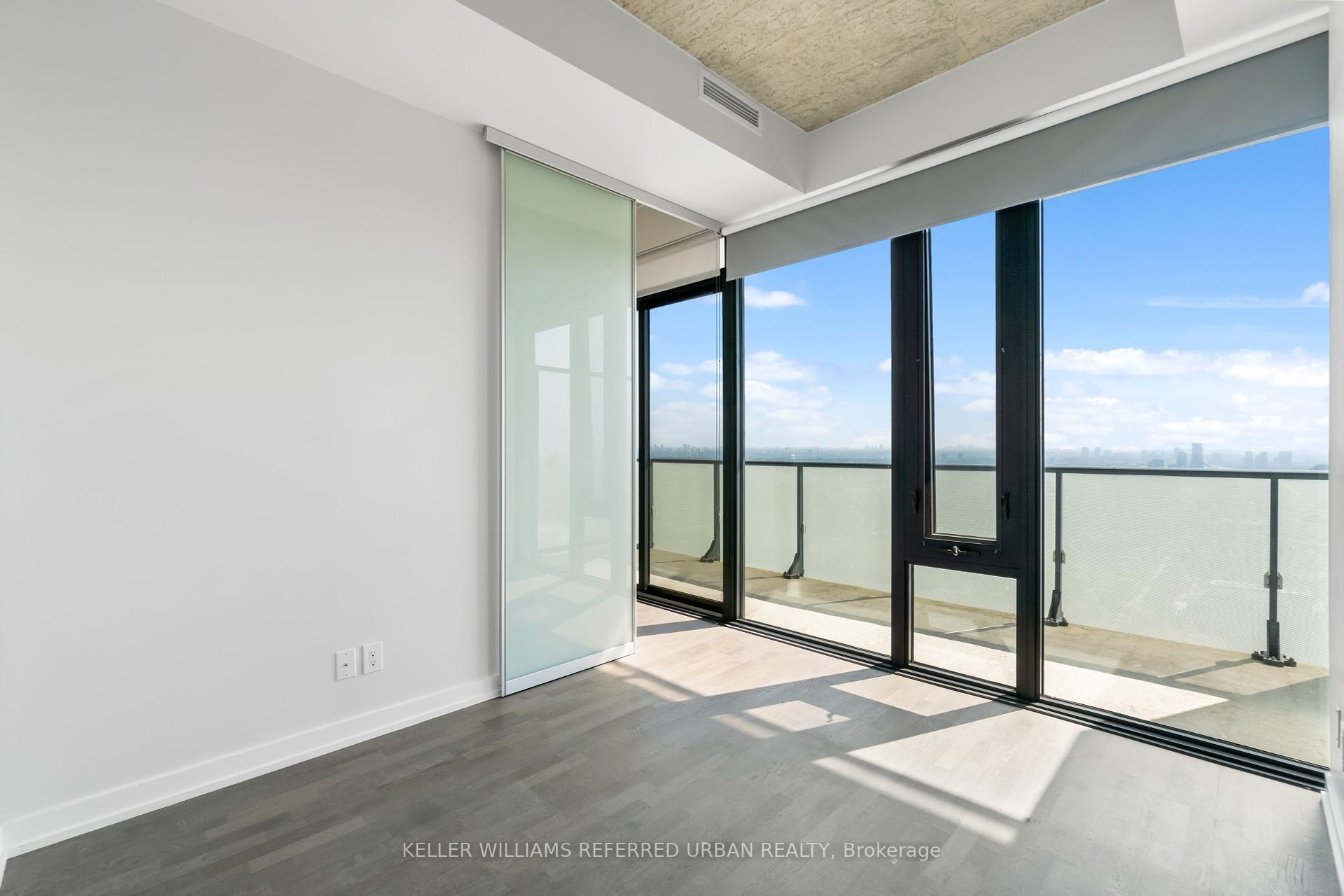 2 Bedrooms Condo at 185 Roehampton, Toronto For sale