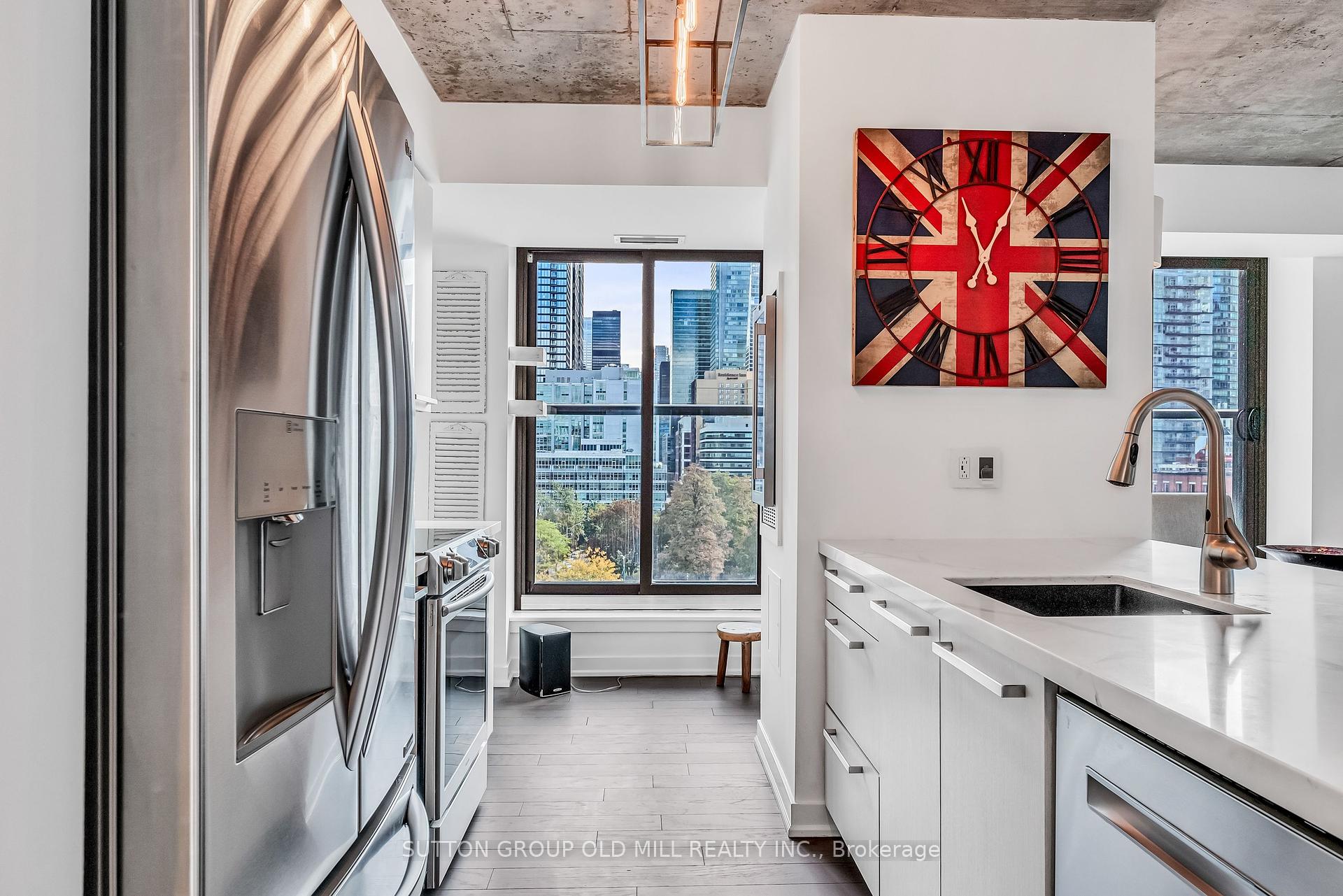 2 Bedrooms Condo at 400 Wellington, Toronto For sale