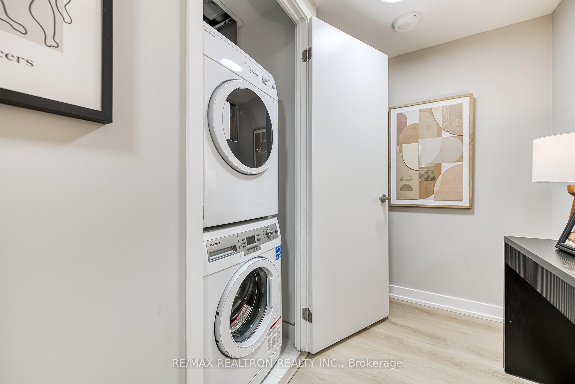 3 Bedrooms Condo at 11 Wellesley, Toronto For sale