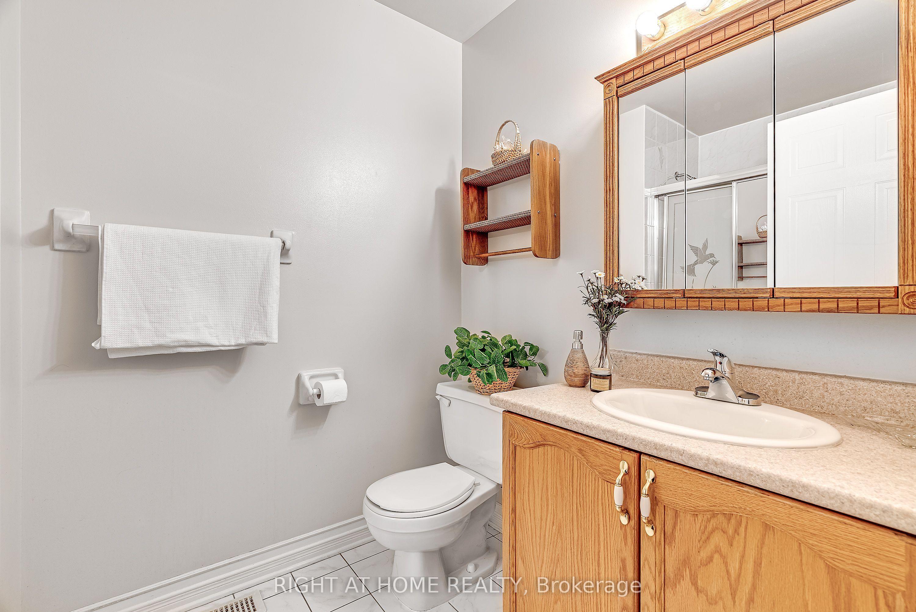 1179 Whiterock Street, CyrvilleCarsonGrovePineview, ON K1J 1B2