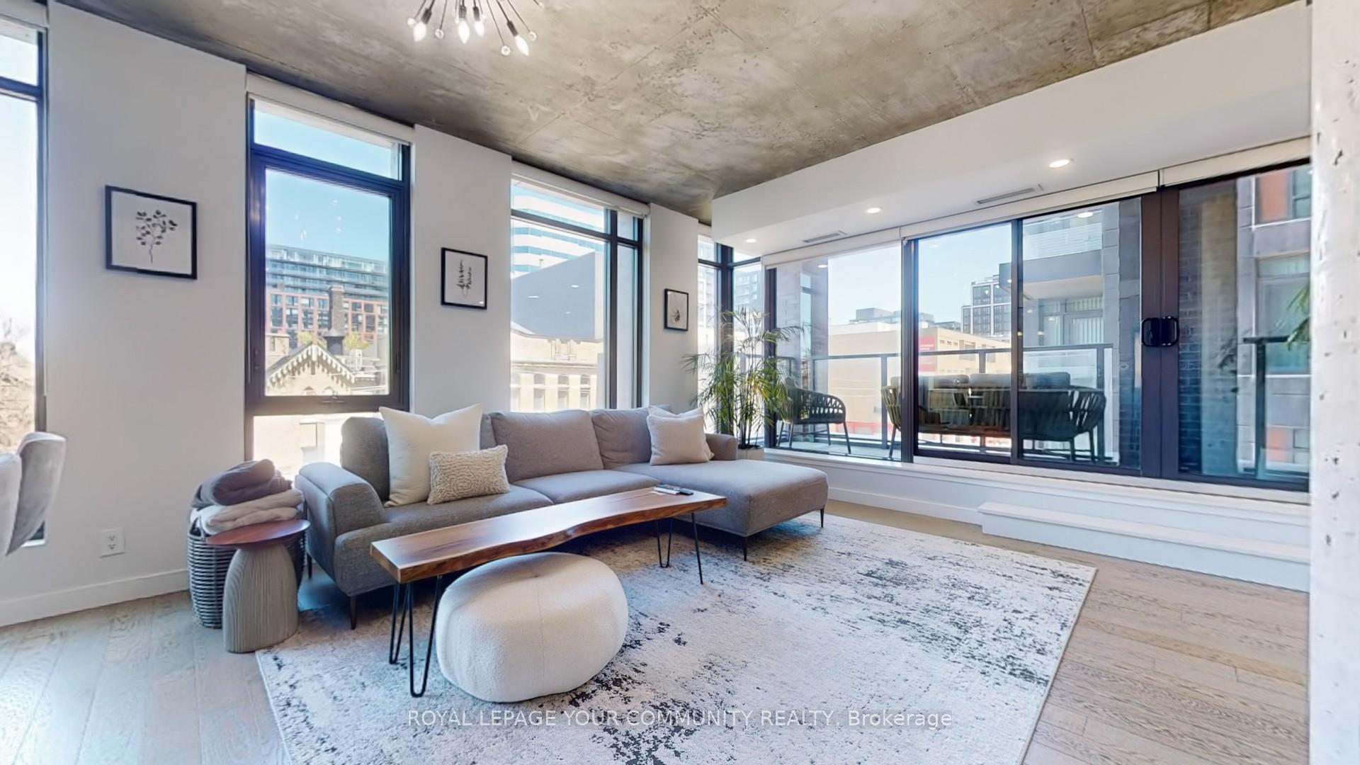 2 Bedrooms Condo at 111 Bathurst, Toronto For sale