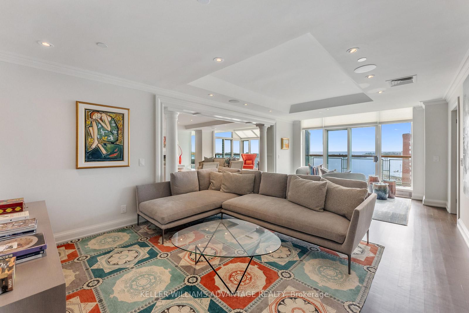 5 Bedrooms Condo at 211 Queens, Toronto For sale