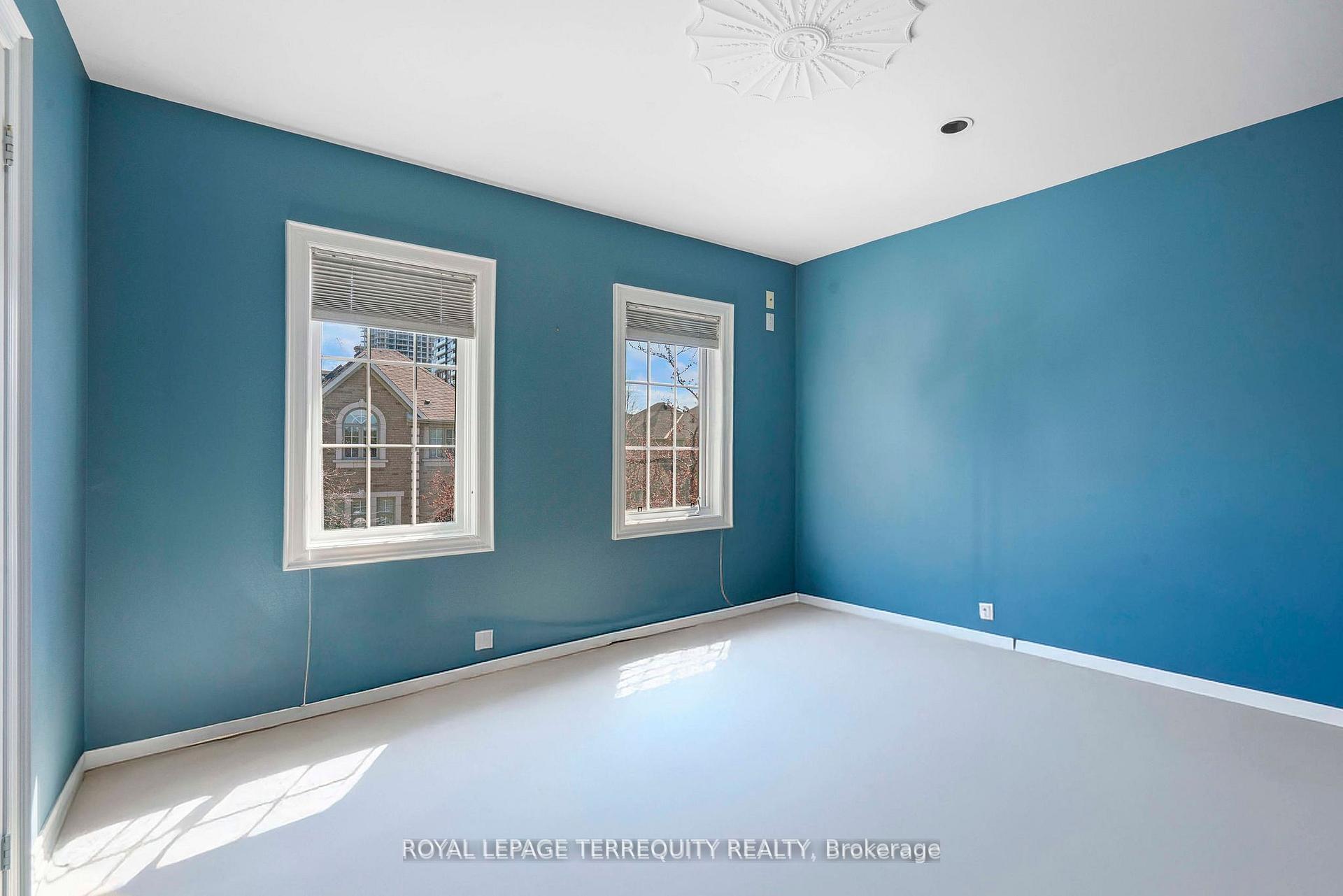 3 Bedrooms Condo at 197 La Rose, Toronto For sale