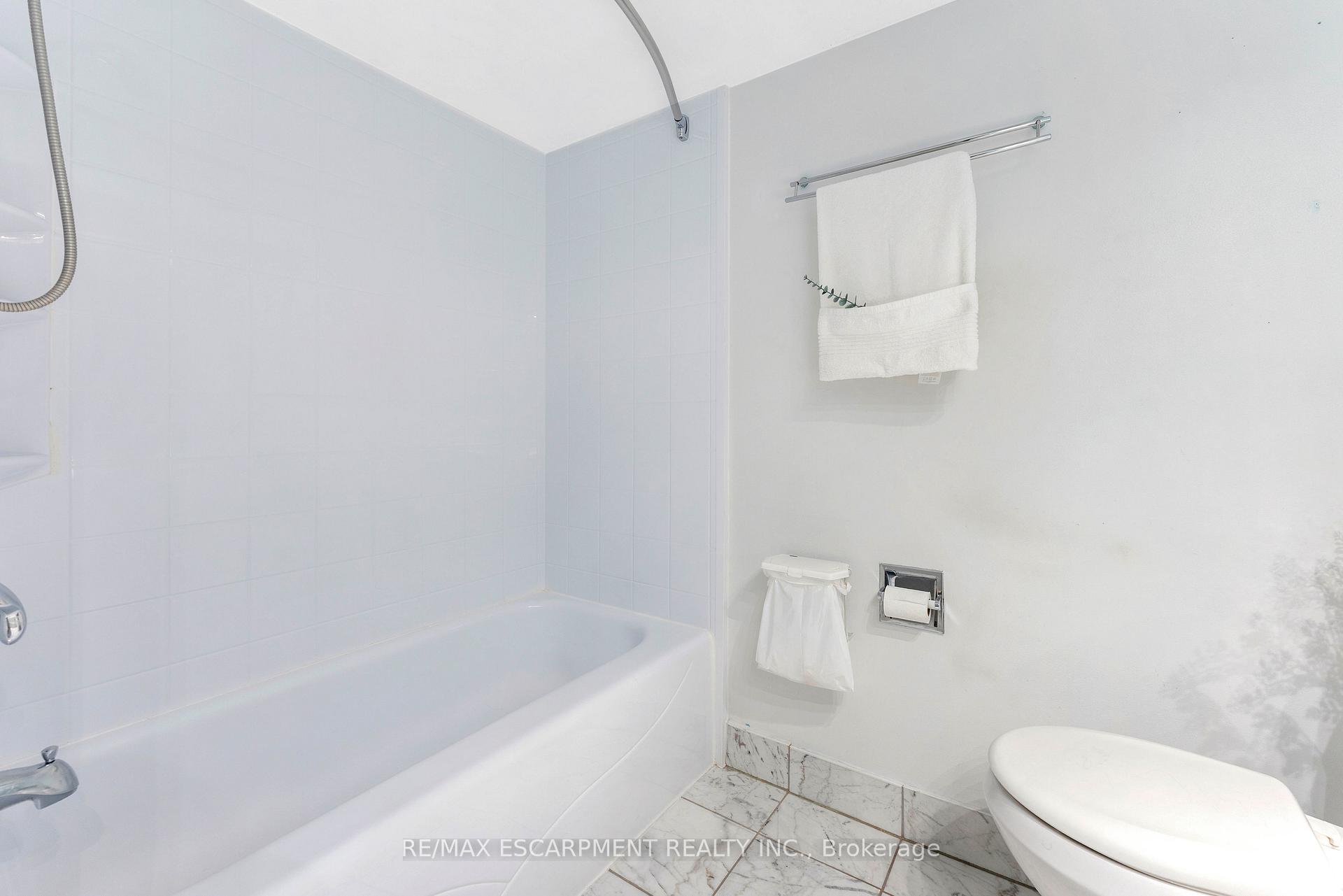 3 Bedrooms Condo at 65 Scadding, Toronto For sale