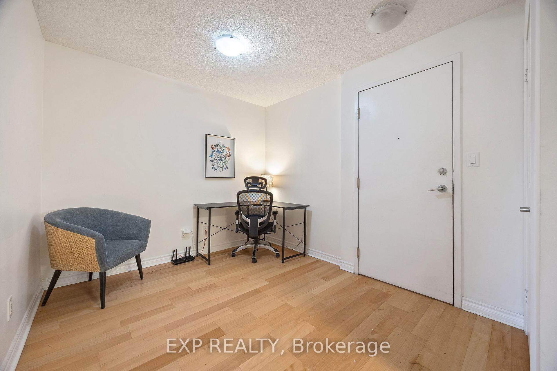 2 Bedrooms Condo at 3880 Duke Of York, Mississauga For sale