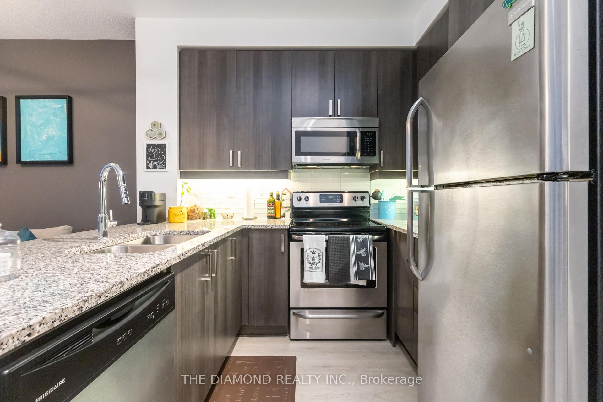 2 Bedrooms Condo at 1185 The Queensway, Toronto For sale