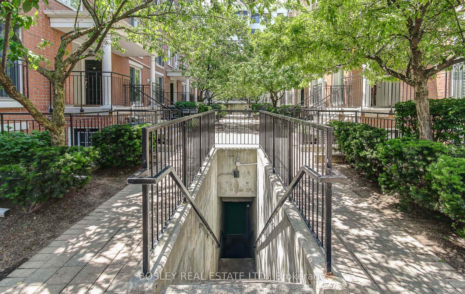 2 Bedrooms Condo at 18 Laidlaw, Toronto For sale