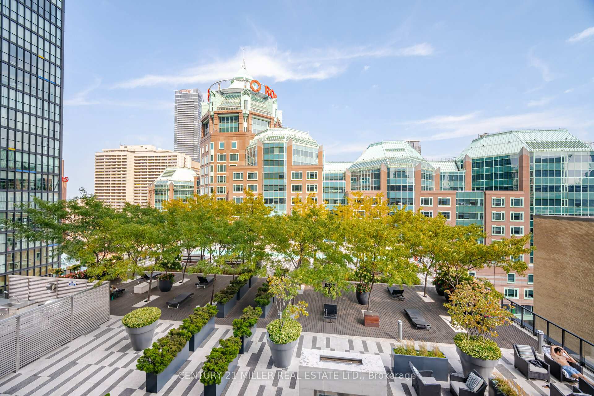 2 Bedrooms Condo at 101 Charles, Toronto For sale