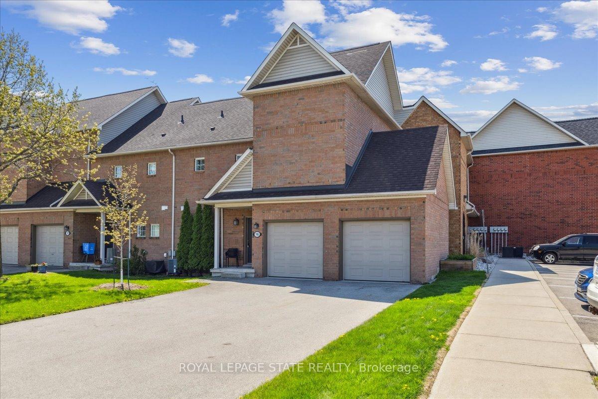 3 Bedrooms Condo at 100 Beddoe, Hamilton For sale