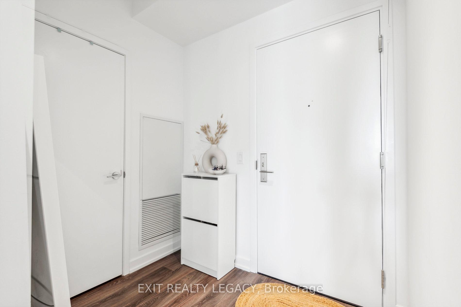 2 Bedrooms Condo at 20 Edward,  Toronto For sale