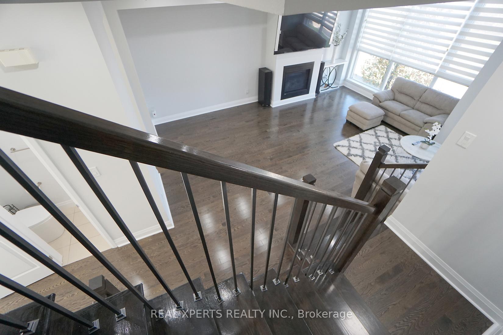 4 Bedrooms Condo at 90 Little Creek,  Mississauga For sale