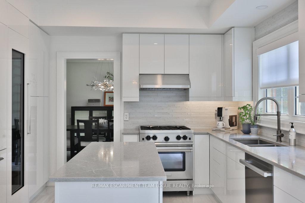 4 Bedrooms Condo at 4211 Millcroft Park, Burlington For sale