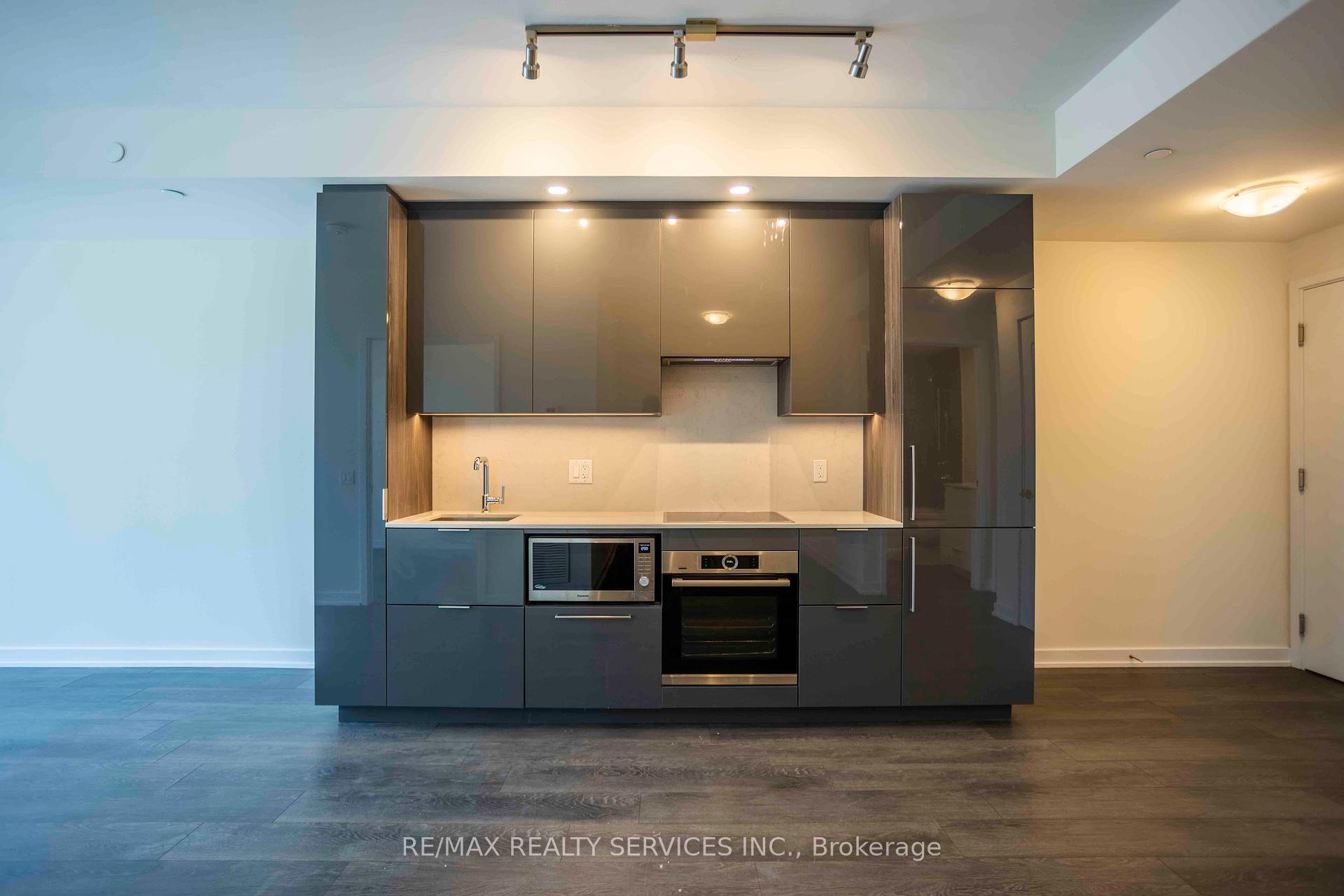 2 Bedrooms Condo at 28 Freeland, Toronto For sale