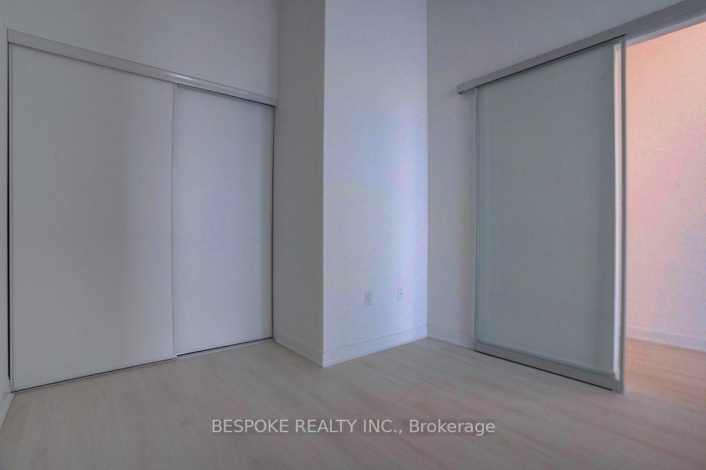 2 Bedrooms Condo at 3900 Confederation, Mississauga For sale