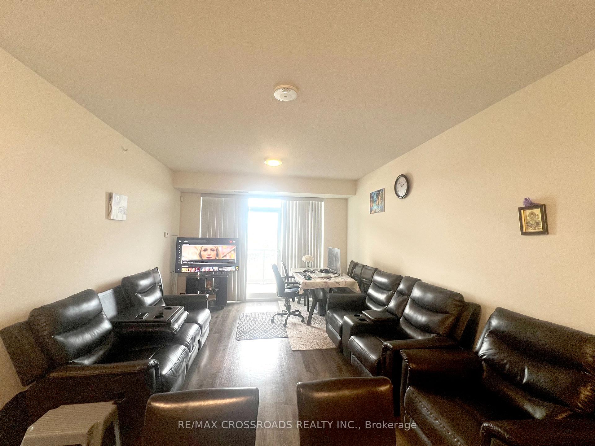 2 Bedrooms Condo at 2093 Fairview,  Burlington For sale