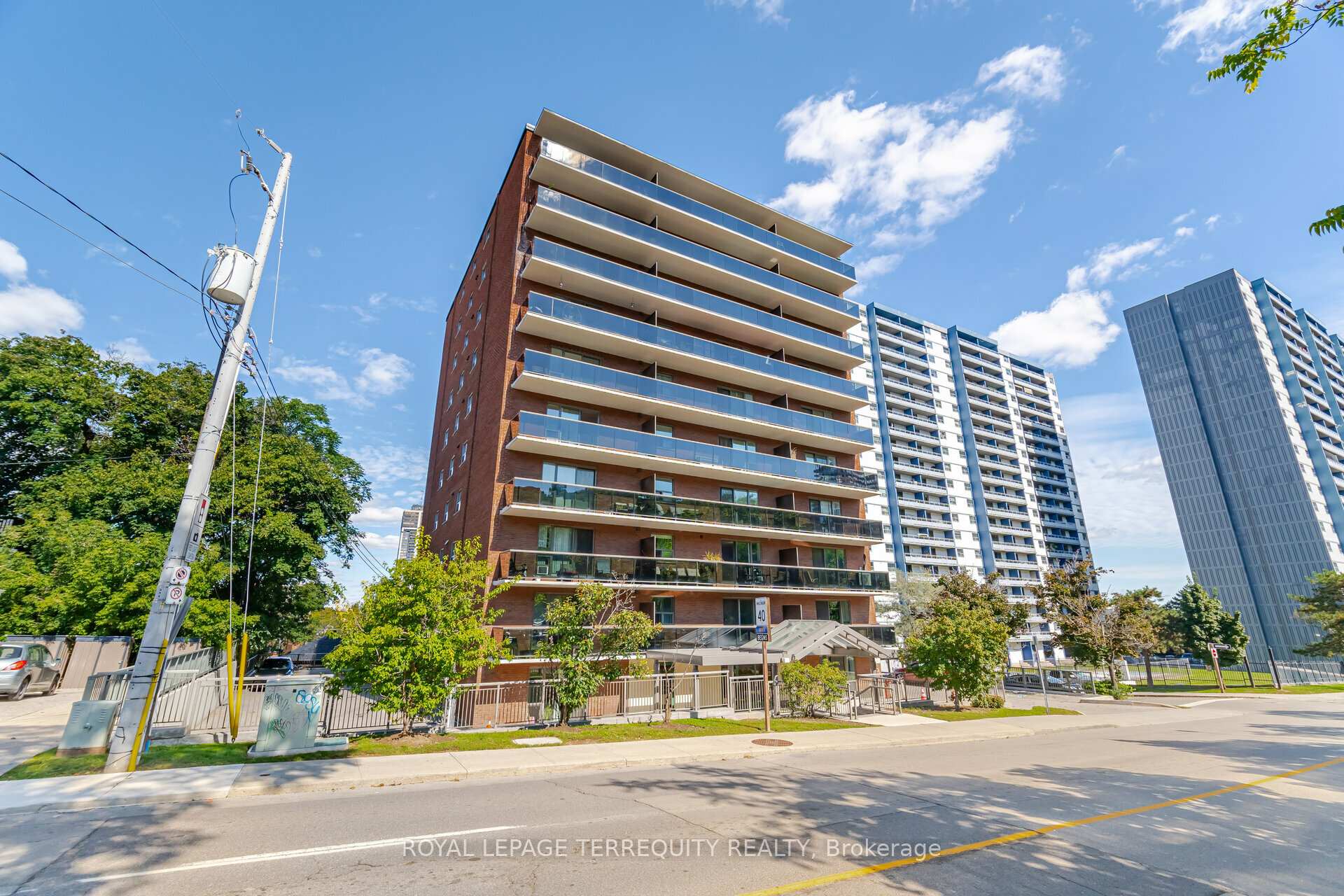 2 Bedrooms Condo at 81 Charlton, Hamilton For sale