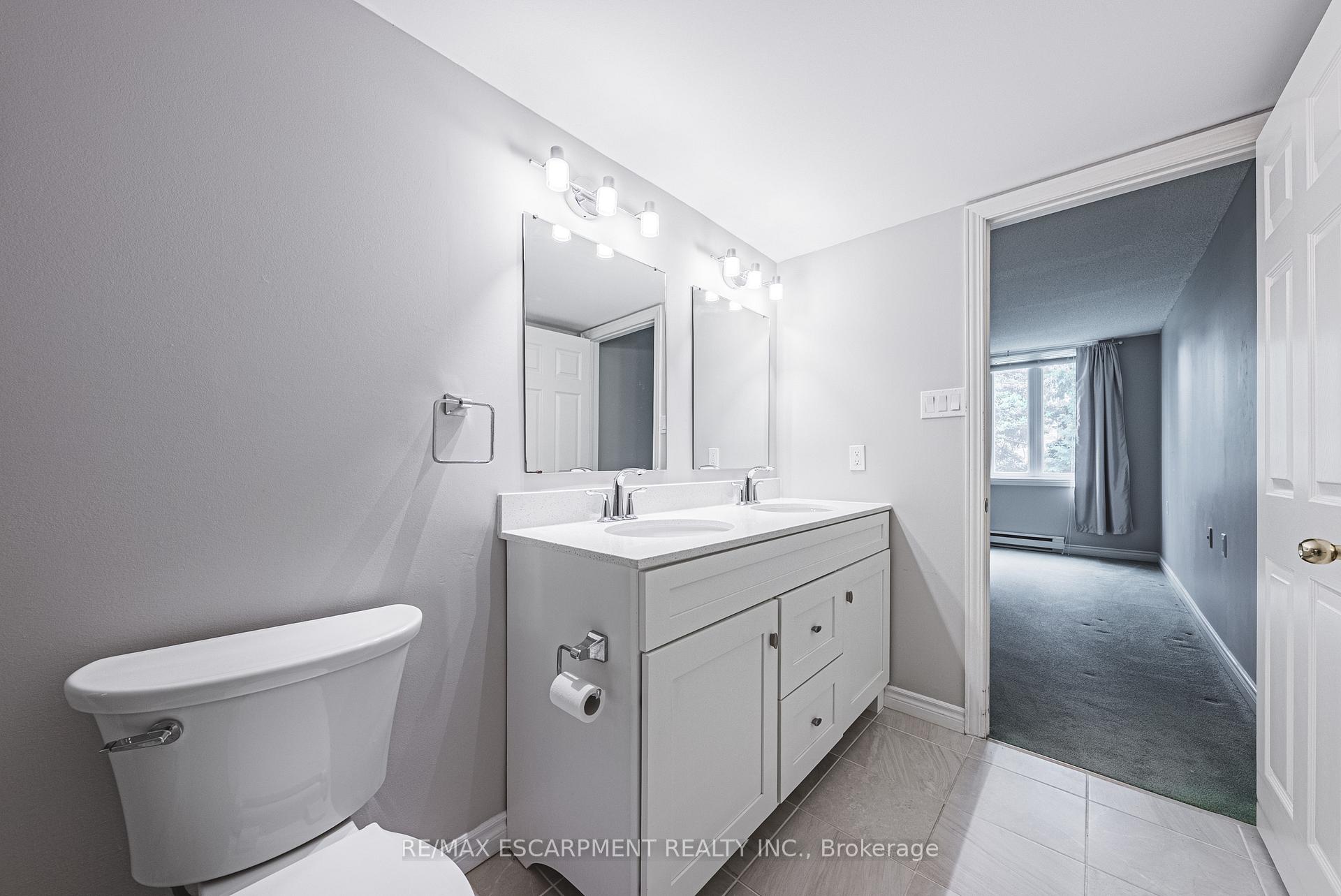 3 Bedrooms Condo at 150 WILSON, Hamilton For sale