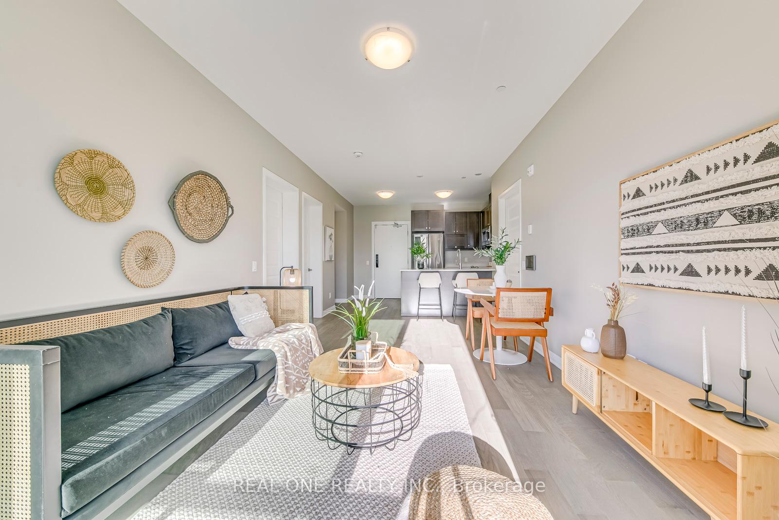 2 Bedrooms Condo at 95 Dundas, Oakville For sale