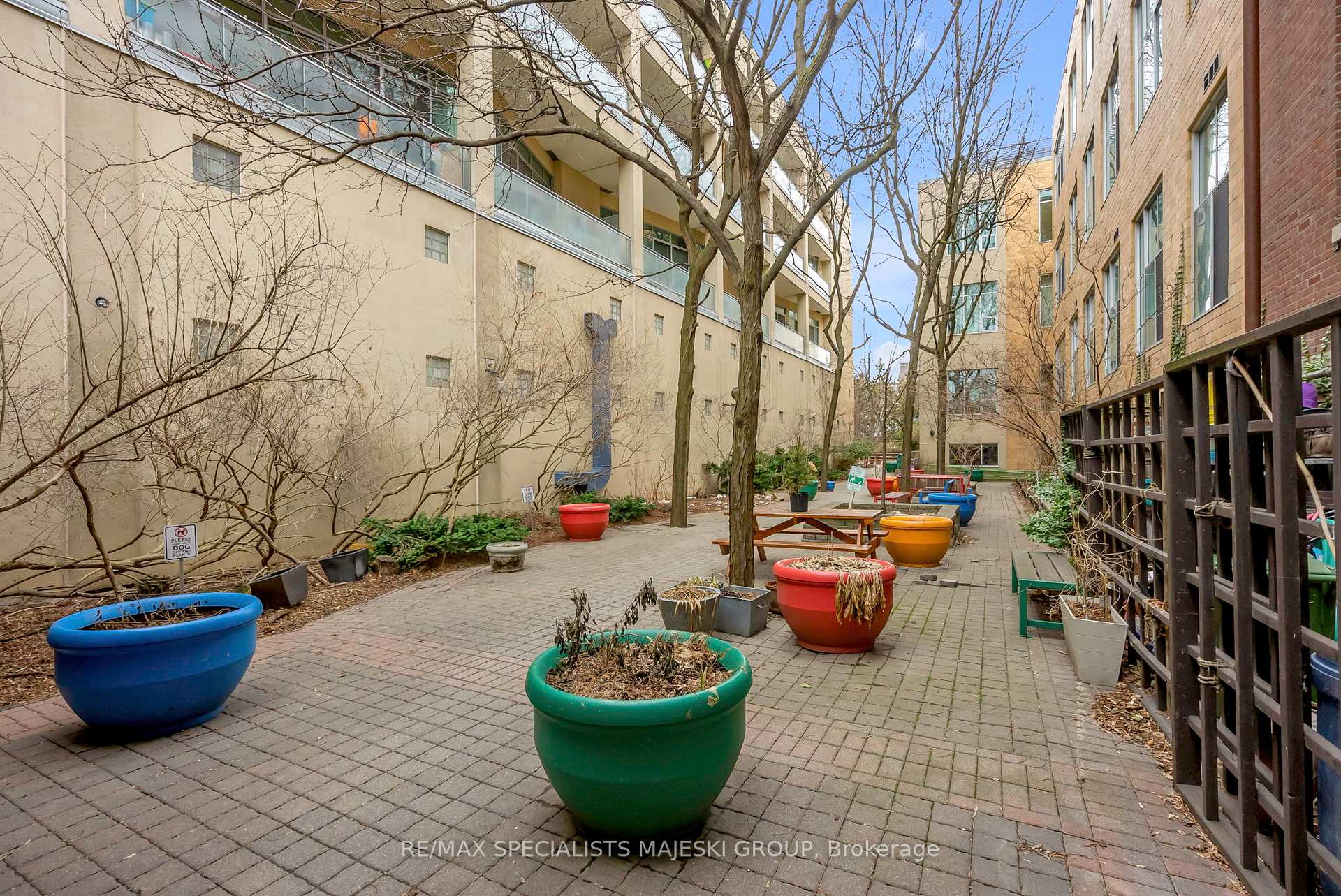 3 Bedrooms Condo at 21 Nassau,  Toronto For sale