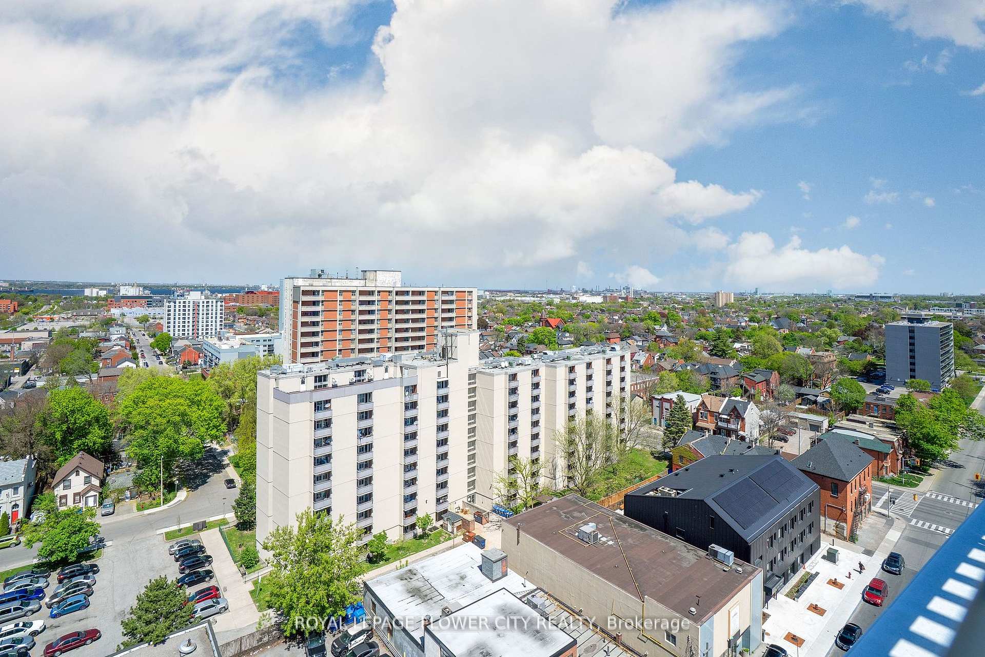 2 Bedrooms Condo at 212 King William, Hamilton For sale