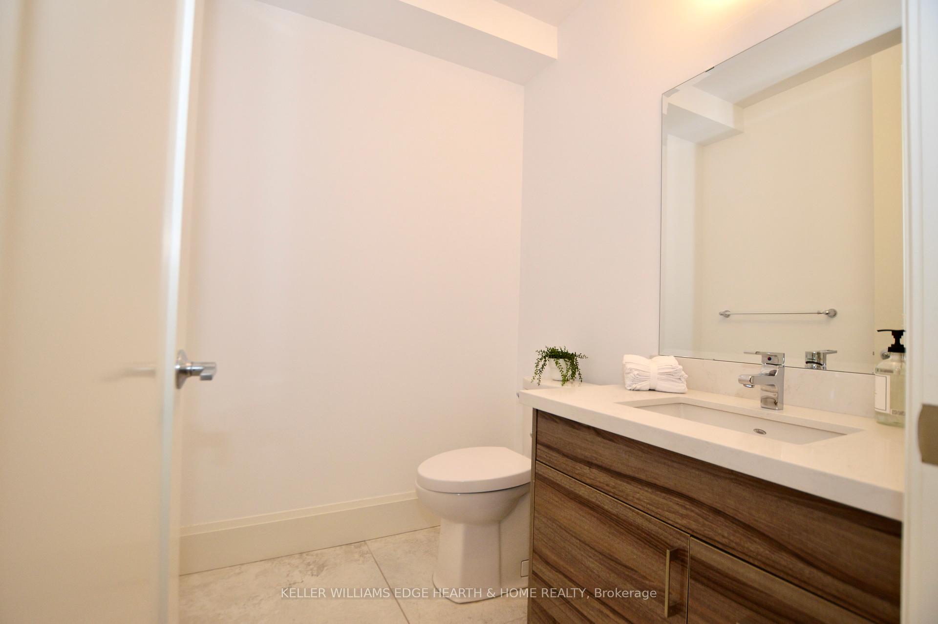 2 Bedrooms Condo at 112 King,  Hamilton For sale