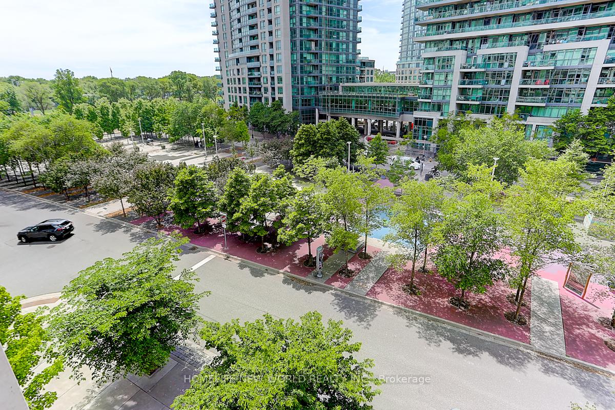 2 Bedrooms Condo at 35 Bastion,  Toronto For sale