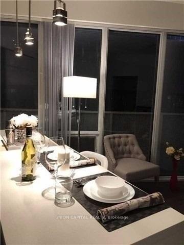 1 Bedroom Condo at 88 Harbour,  Toronto For sale
