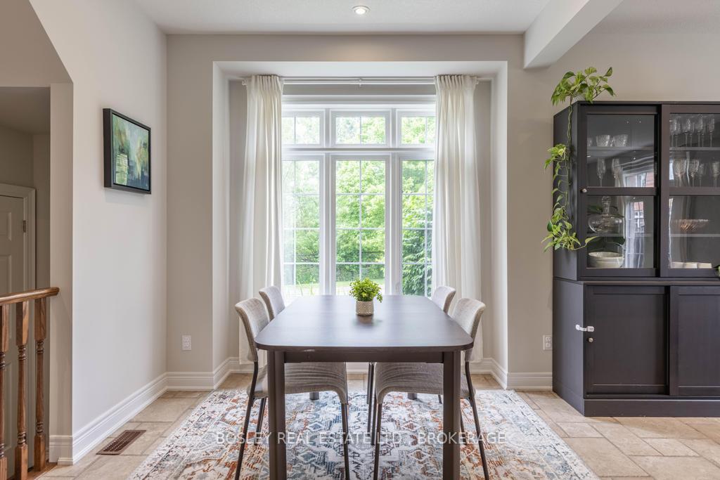 3 Bedrooms Condo at 2282 Orchard, Burlington For sale