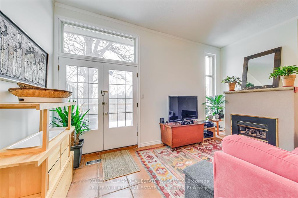 4 Bedrooms Condo at 24 Reid, Mississauga For sale