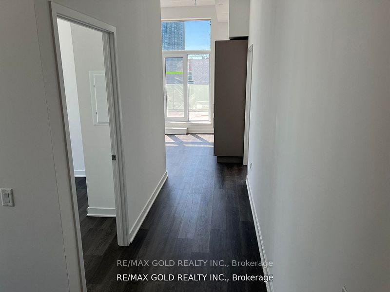 3 Bedrooms Condo at 3900 Confederation, Mississauga For sale
