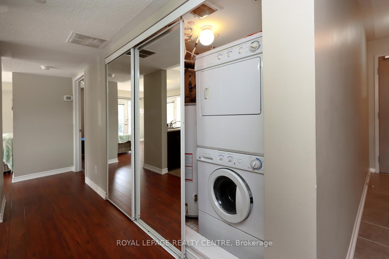 2 Bedrooms Condo at 5100 Winston Churchill, Mississauga For sale