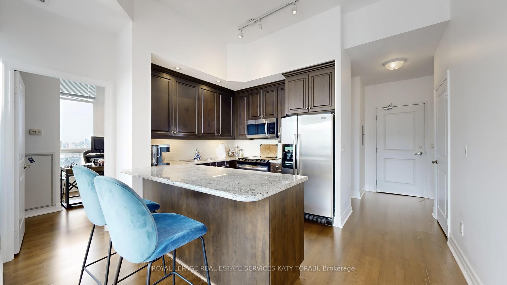 3 Bedrooms Condo at 628 Fleet, Toronto For sale