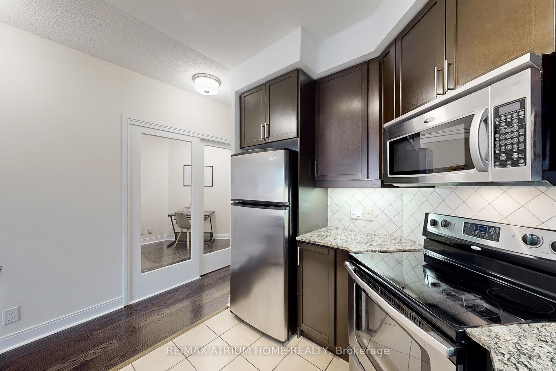 2 Bedrooms Condo at 80 Absolute, Mississauga For sale