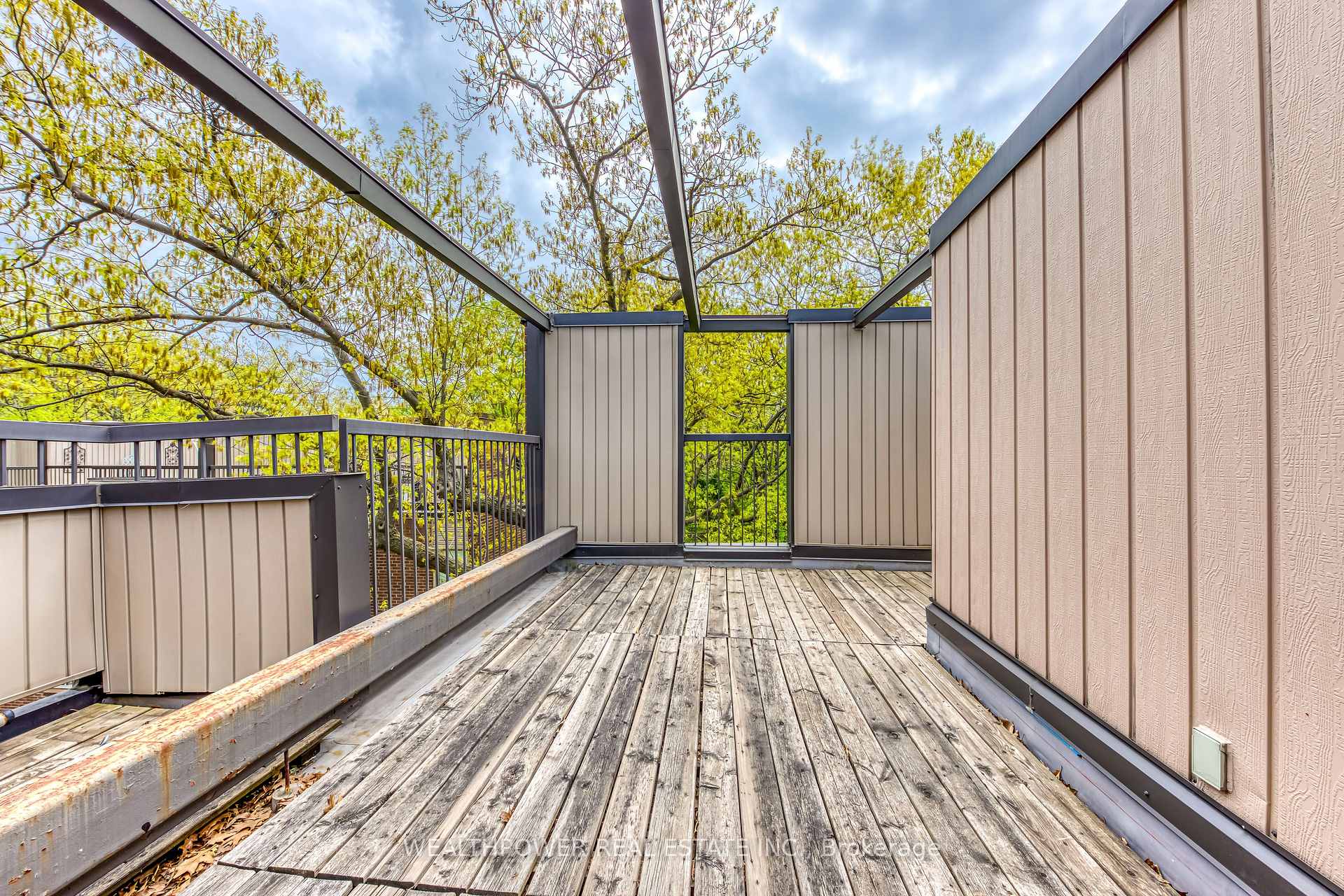 3 Bedrooms Condo at 1250 Marlborough, Oakville For sale