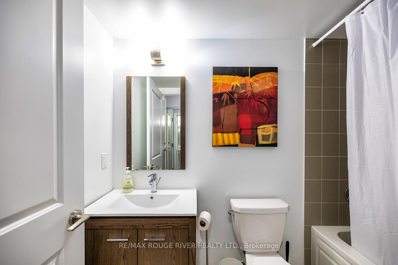 2 Bedrooms Condo at 30 Meadowglen,  Toronto For sale