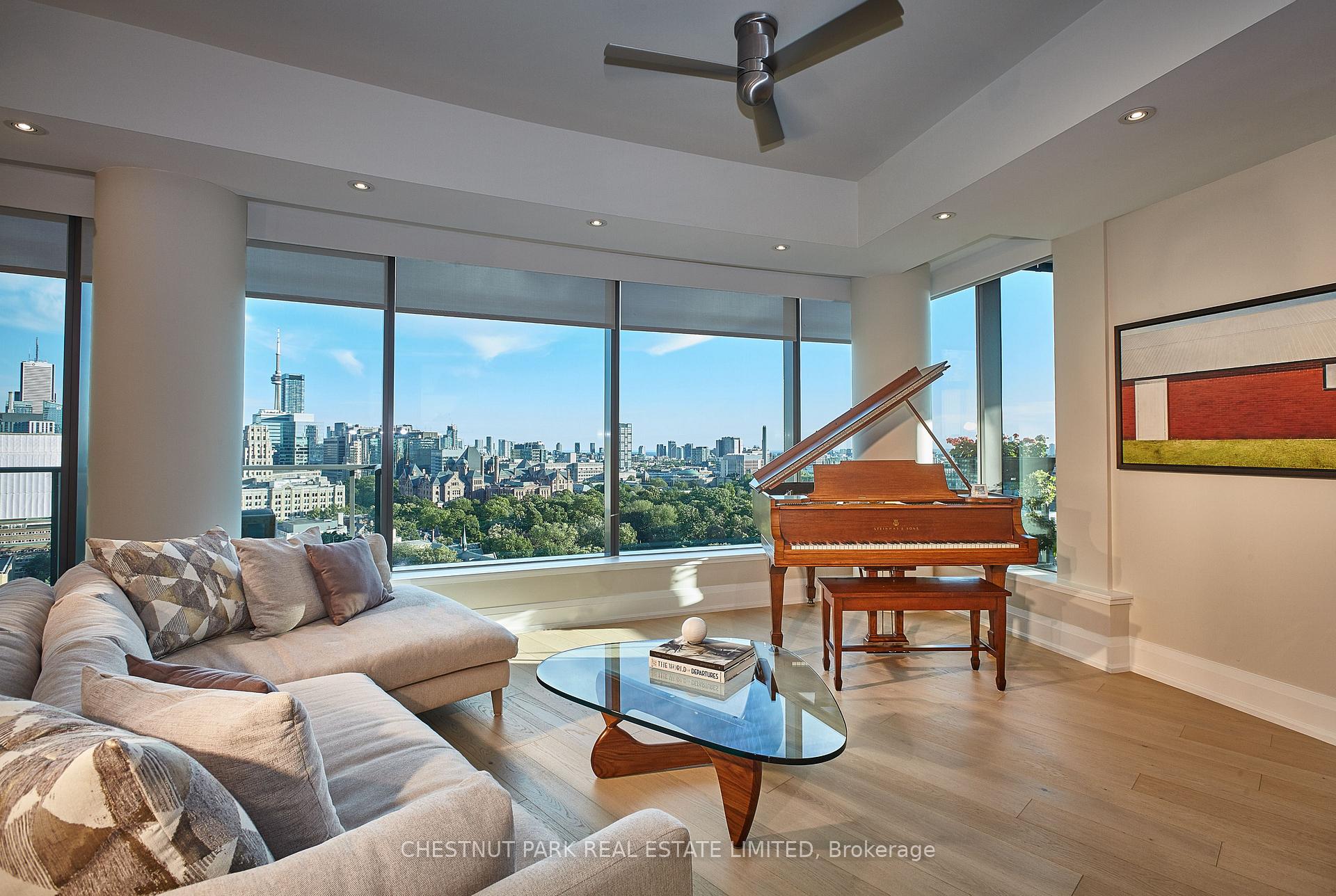 2 Bedrooms Condo at 77 Charles, Toronto For sale