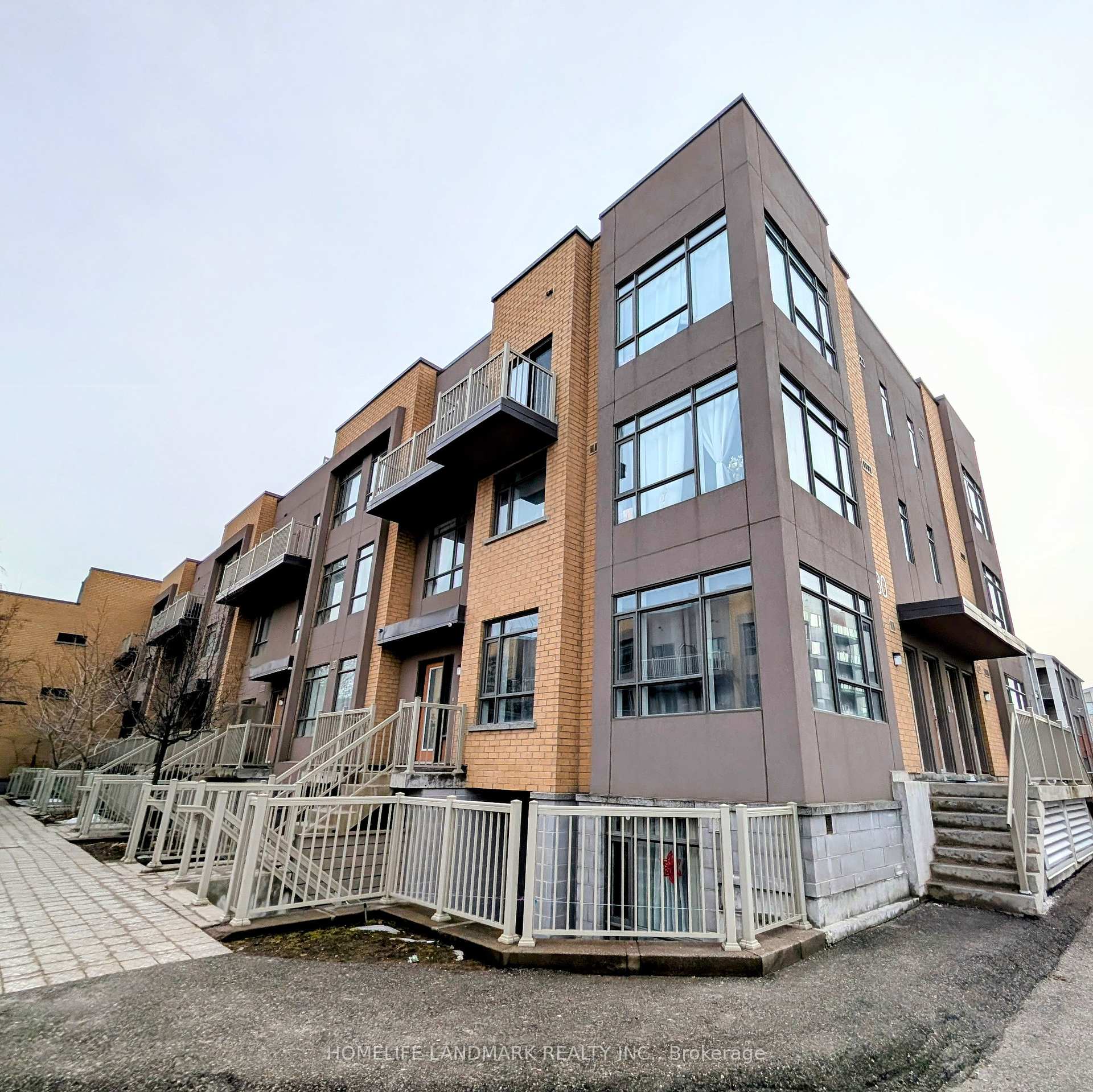 2 Bedrooms Condo at 80 Orchid Place,  Toronto For sale