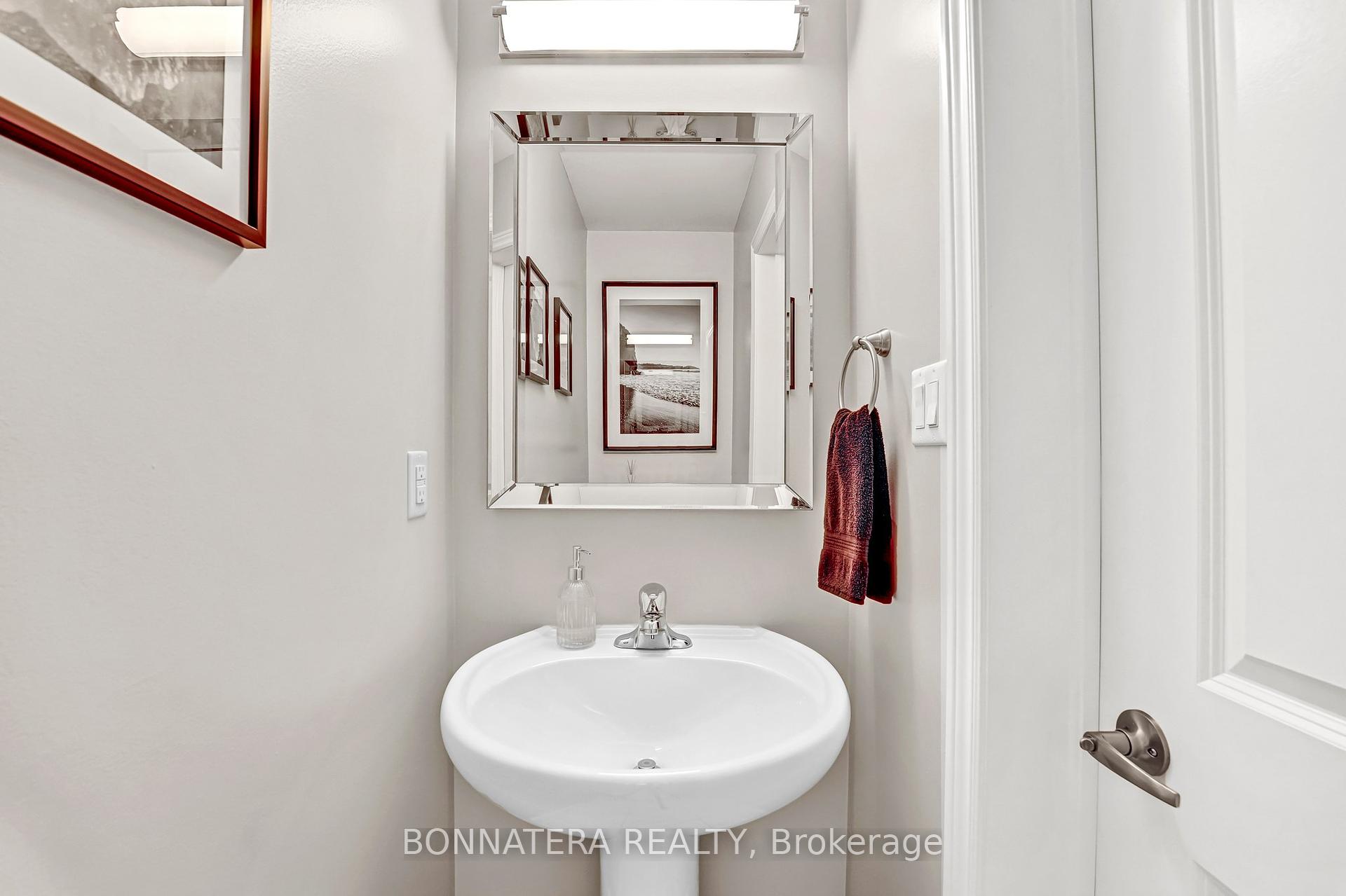 4 Bedrooms Condo at 10 Augustus, Toronto For sale