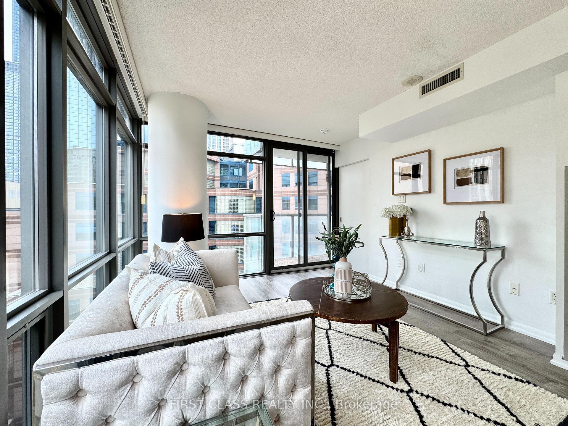 3 Bedrooms Condo at 38 Grenville, Toronto For sale
