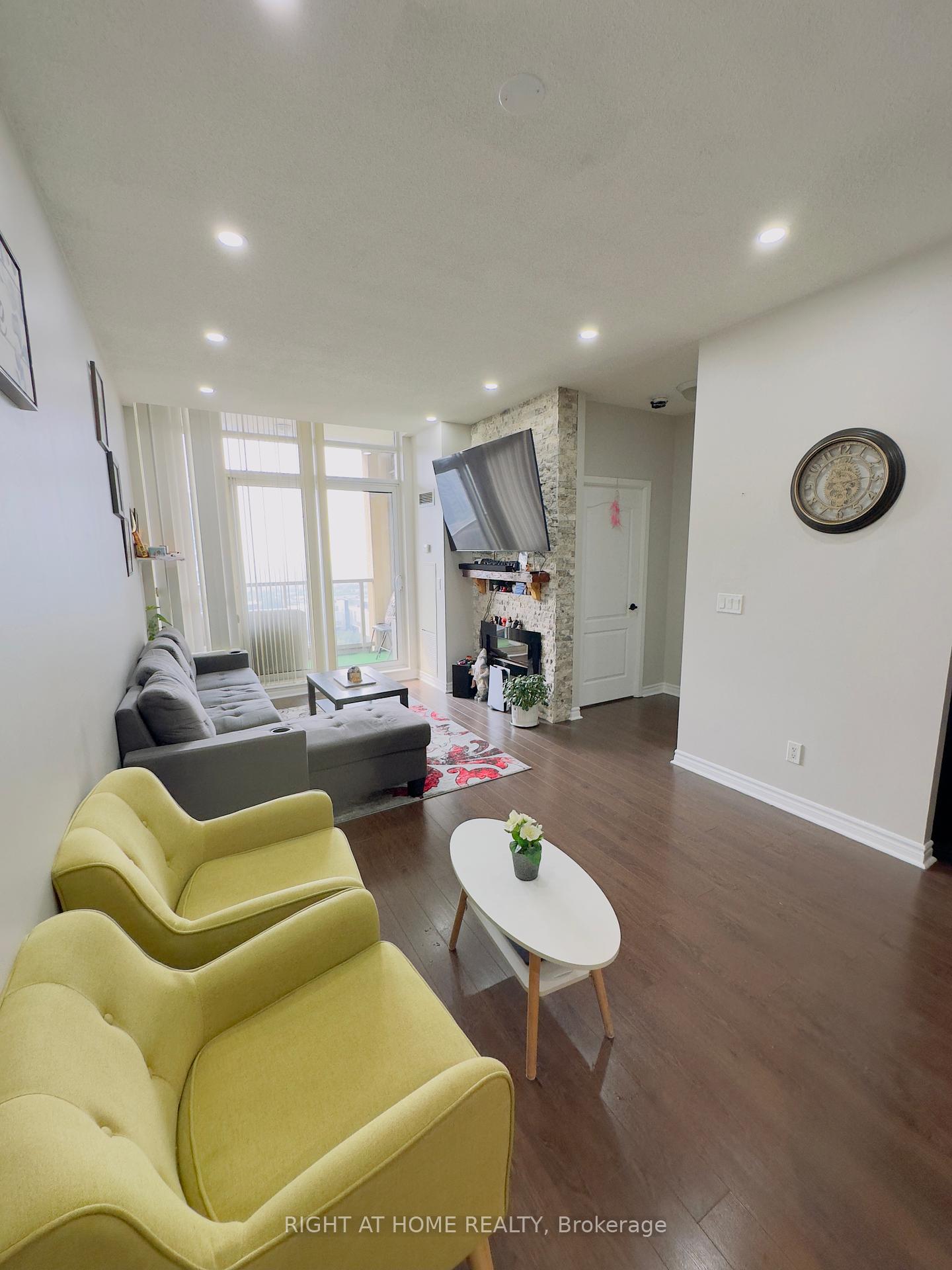 2 Bedrooms Condo at 4090 Living Arts, Mississauga For sale