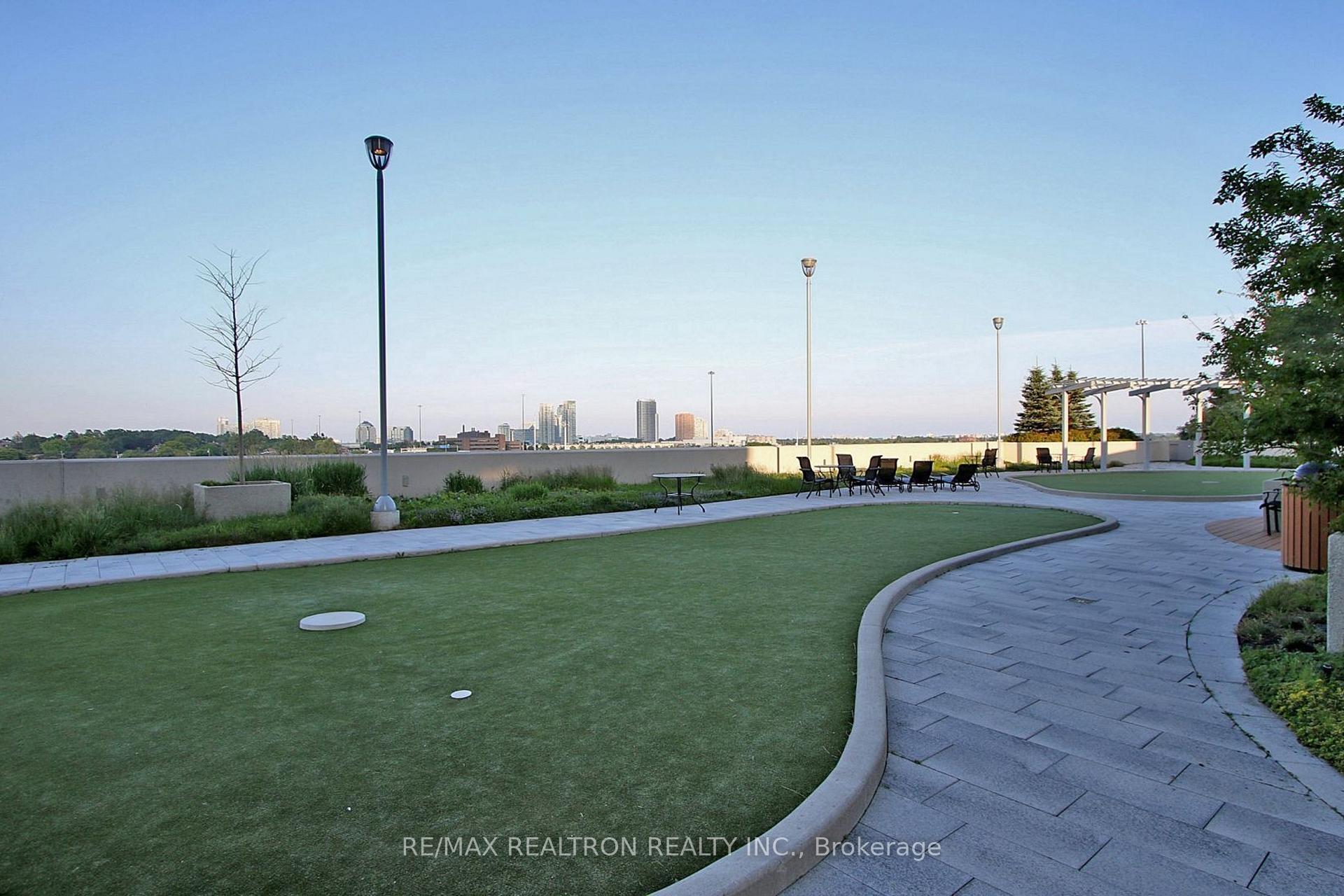 2 Bedrooms Condo at 125 Village Green, Toronto For sale