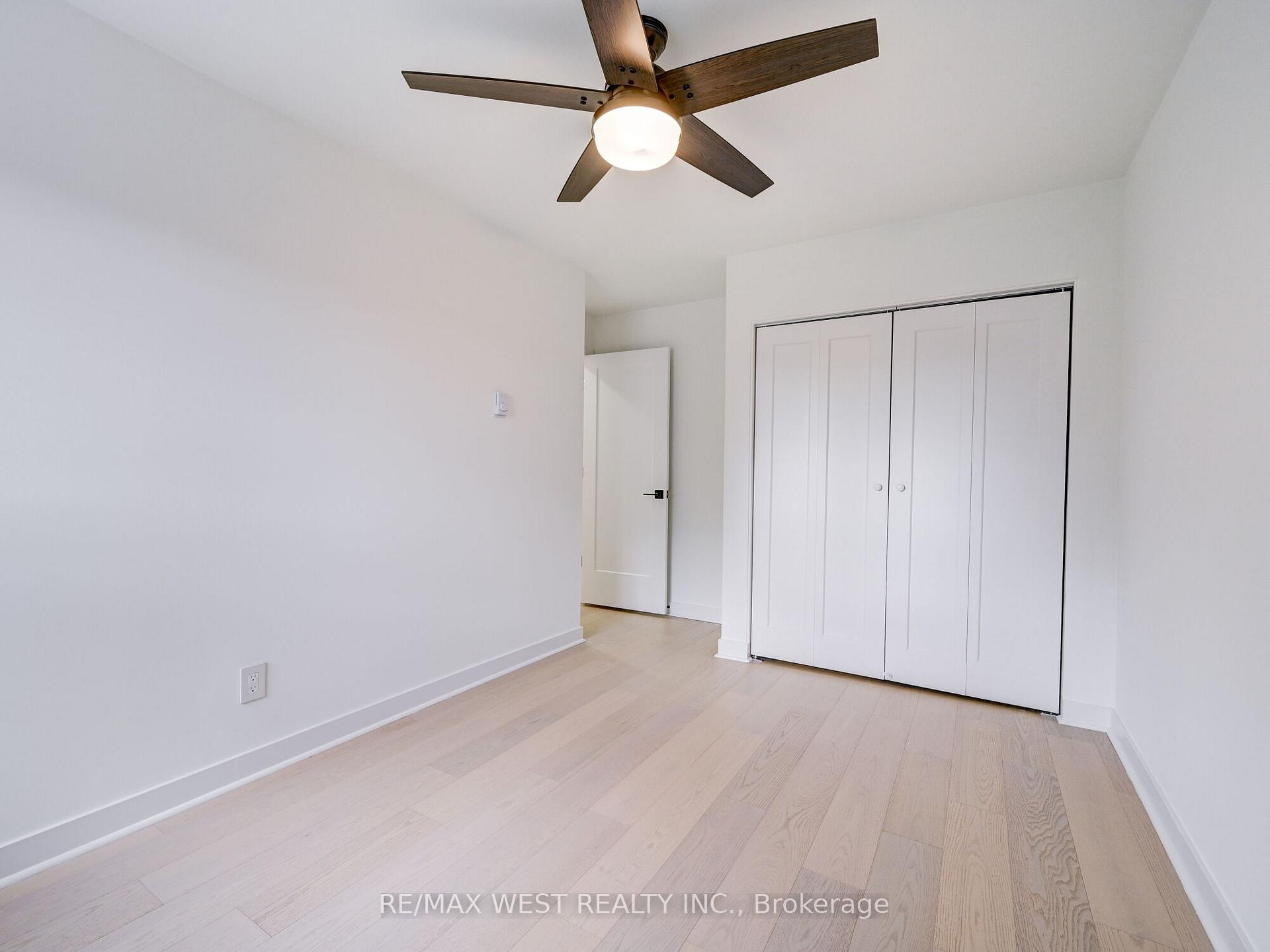 3 Bedrooms Condo at 22 Tandridge, Toronto For sale