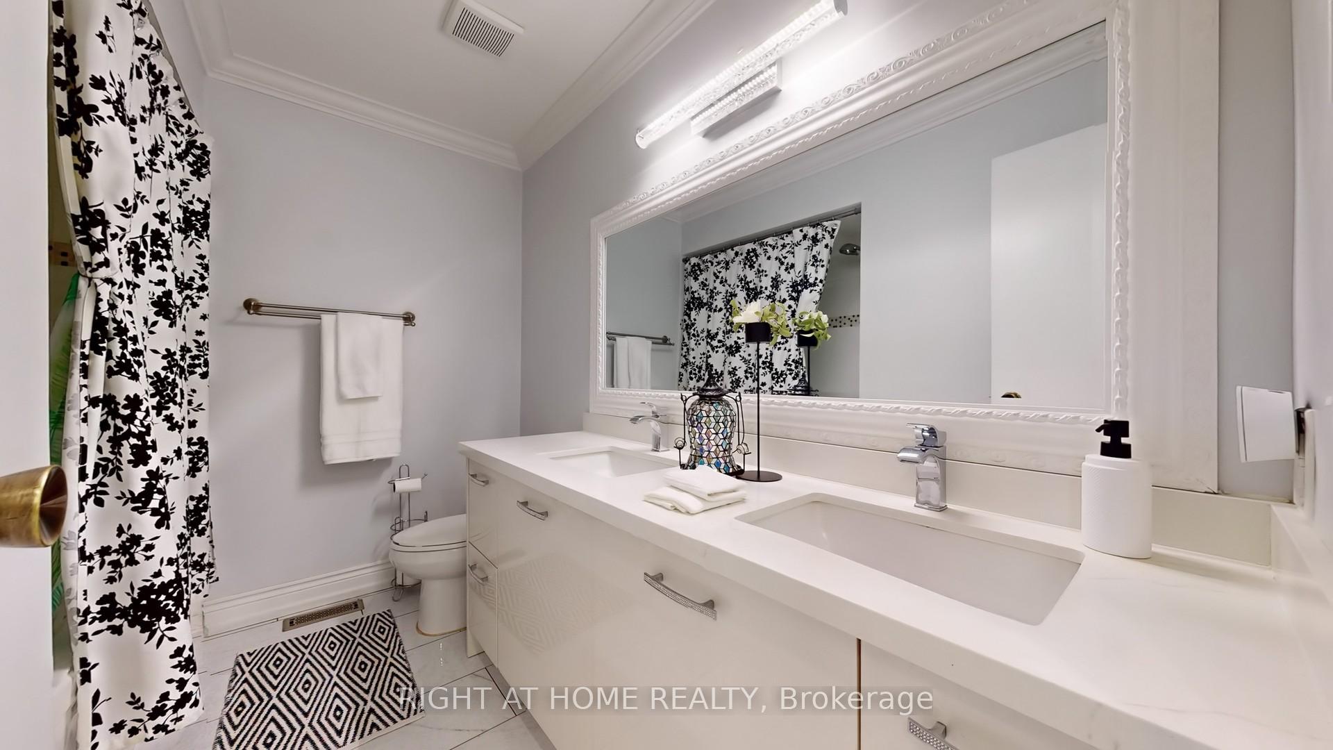 3 Bedrooms Condo at 1951 Rathburn, Mississauga For sale